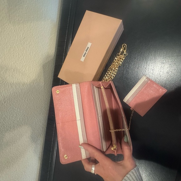 Miu Miu Pink Leather Clutch Wallet with Gold Chain - Picture 2 of 8
